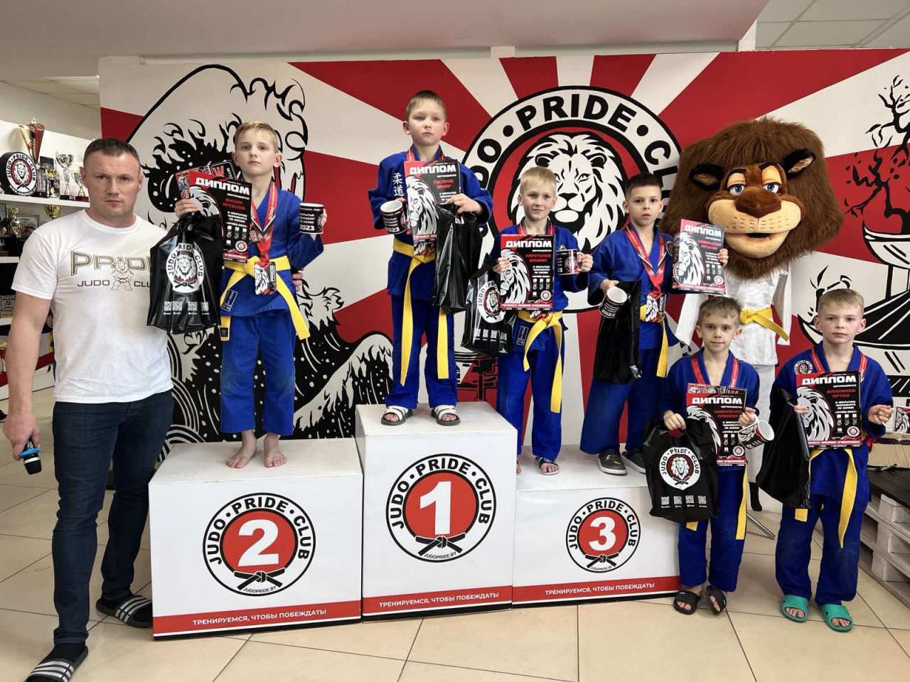 Списки зарегистрированных на клубный чемпионат